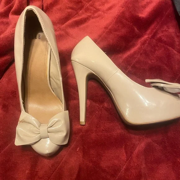 Nude - Picture 2 of 3